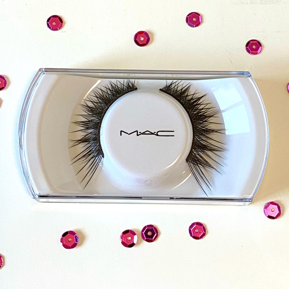 MAC 70 False Eyelashes Black A49